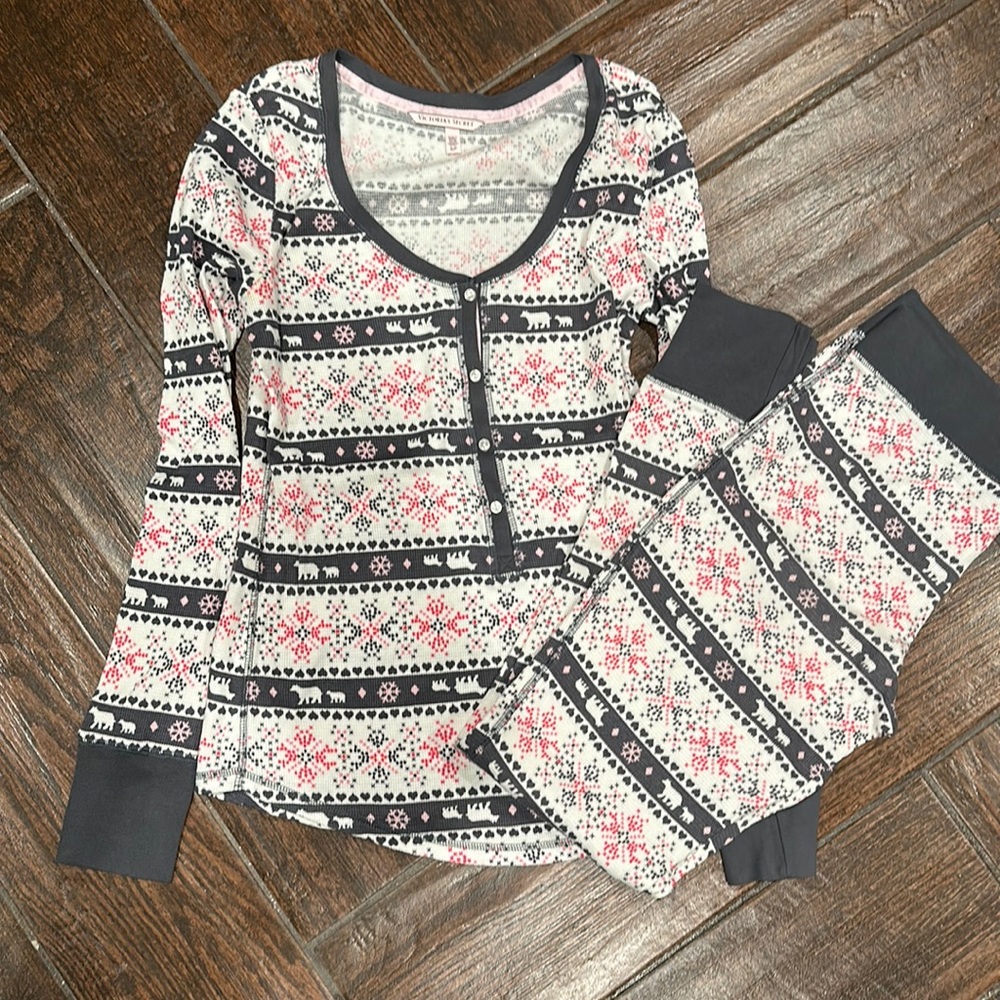Victoria secret sleeping pjs set